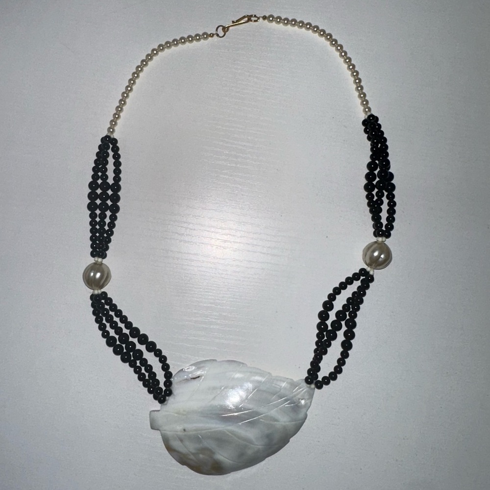 Vtg Beaded Mother of Pearl Necklace - Picture 2 of 5